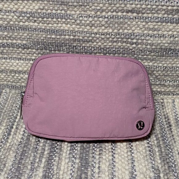 *** SOLD *** lululemon Wear Everywhere Belt Bag - Picture 2 of 9